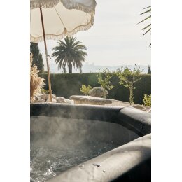 Whirlpool Netspa Octopus mit Mobiliar